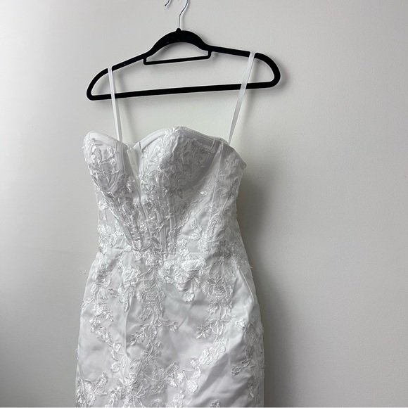 Classic Mermaid Sweetheart Wedding Dress is 4 - Picture 1 of 6